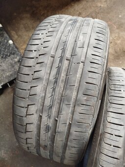 Predám 2ks letných pneu Continental 235/45 r17 cca 5mm - 3