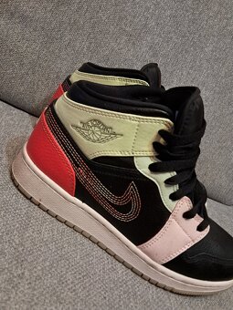 Nike Air Jordan 1 Mid SE Glow In Dark - 3