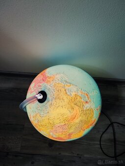 Svietiaci glóbus - 3