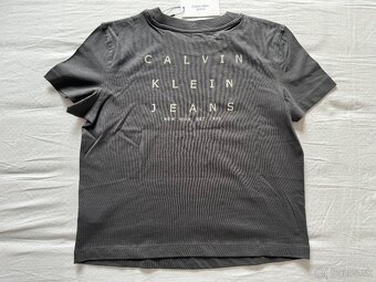 Sivé tričko zn. CK veľ. L - 3