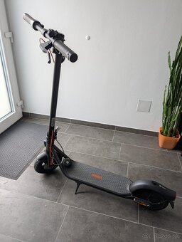 Ninebot KickScooter F2 Plus E by Segway - 3
