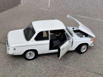 Predám BMW 2002 ti - NOVÝ, KOVOVÝ MODEL ( OTVÁRATEĽNÉ DVERE - 3