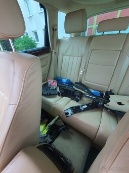 Krémové sedačky VW Touareg 7l - 3