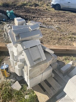 Darujem za odvoz pórobetônové tvárnice Porfix. - 3
