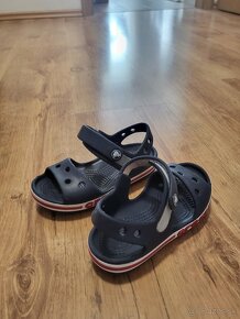 Crocs clogs a sandále - 3
