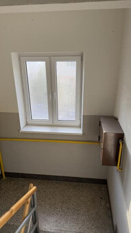 REZERVOVANÉ : Veľký 3i byt 80 m2 s balkónom v pôvodnom stave - 3