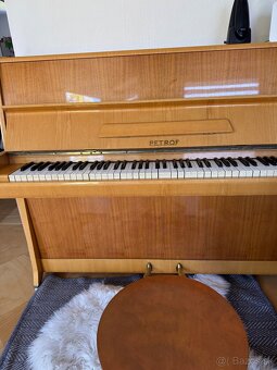 Klavír pianíno, zn. PETROF - 3