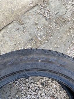 Predám celoročne pneu zn. Pirelli 235/50R18 - 3