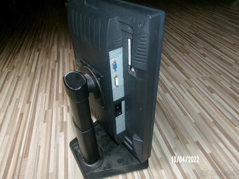 Predam monitory 1600x1200 4:3 - 3