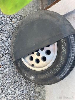 Predam rezervné koleso na Jeep Cherokee - 3