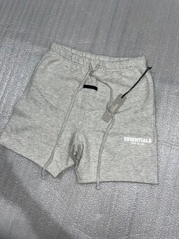 Essentials ORIGINAL kratasy Shorts light oatmeal - 3