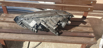 pravé a ľavé predné svetlo vw touran 5TB - 3