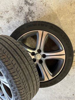 R18 235/45 Pegueot - 3