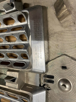 Dodge RAM 1500 predna maska - 3