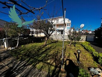 Na predaj dom s 3 apartmánmi len 250m od mora, Chorvátsko - - 3