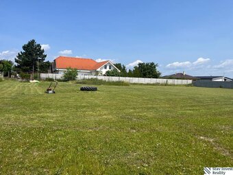 Krásny pozemok na výstavbu RD, 840m2, Hurbanova Ves, okr. Se - 3