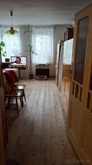 NEPREHLIADNITE - dom s veľkým pozemkom a stodolou - 3