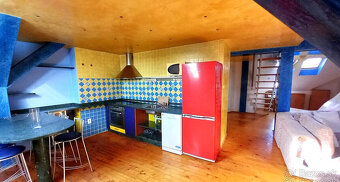 Výnimočný 3-izbový podkrovný byt priamo na Hlavnej ulici v K - 3