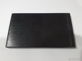 2.5" SSD Hitachi 500GB v externom boxe Axago - 3