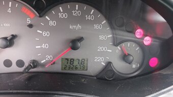 Ford focus combi 1,8 / 74 kw , nafta, r.v. 12 / 2003 - 3