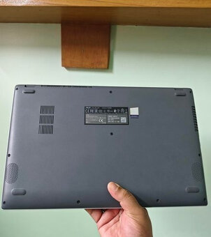 ASUS VivoBook 15 / i3-7020U 2,3GHz / 12GB RAM / 512SSD - 3