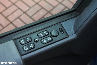 Auto pre vozičkárov s rampou s ručným ovládaním - 3