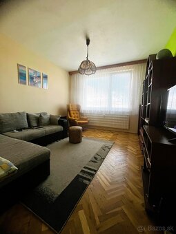 Slnečný, veľký 3 izbový byt s balkónom, Okružná ul., Levice - 3
