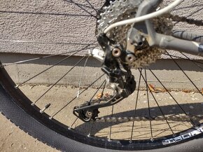 {09} Horský bicykel Focus Black Forest 29r 2.0 (2013) - 3