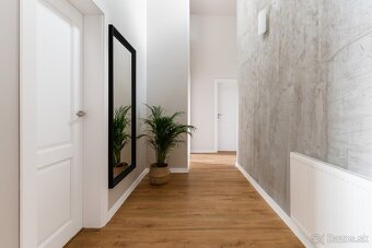 Mezonet s terasou, krbom a parkovaním v centre - 3