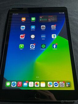 Apple iPad (9th Generation) 64GB - 3