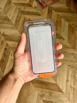 Ochranné sklo na iPhone 9D + aplikátor na iPhone 15 / 15 pro - 3