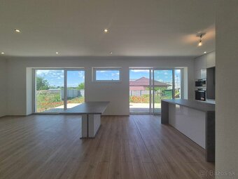 Predaj 4 izbový dom BUNGALOV v obci Dvory nad Žitavou - 3