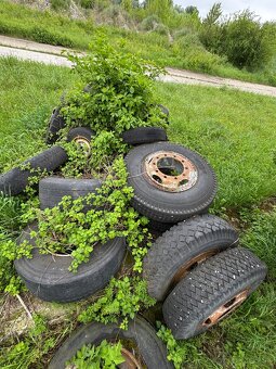 Predávam plášte disky kolesá na Poľno náradie stroje - 3