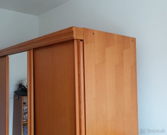 Skriňa trojdverová so zrkadlom - 3
