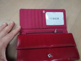 Dámska červená priestranná peňaženka - 3