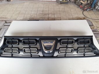 Dacia Duster predná maska original - 3