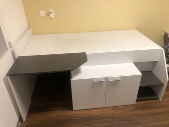 Vyvýšená posteľ so stolíkom a skrinkou (bez matraca) - 3