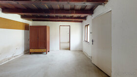 Na predaj rodinný dom v obci Považany s rovinatým pozemkom - 3