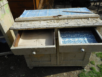 starožitný kredenc na zrekonštruovanie - 3