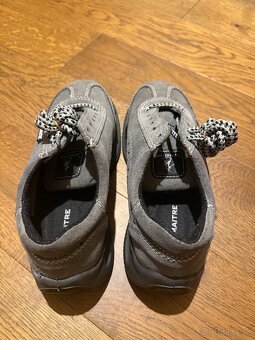 Predám 2 kusy nových ženských pracovných topánok - 3