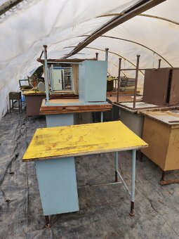 Na predaj pracovné stolíky.Pong - 3