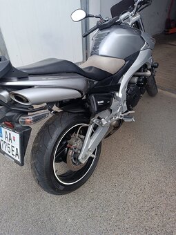 Suzuki GSR 600 - 3