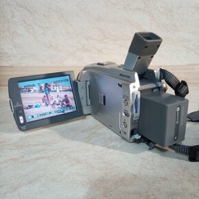 Sony DCR-HC85E polo-profesionalna kamera na MINI DV v TOP - 3