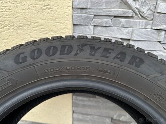 205/60 R16 92H zimné GOODYEAR - 3