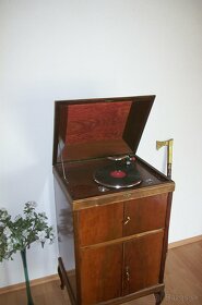 gramofon s mosadznou trubou - 3