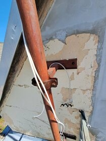 Železná tyč na anténu s držiakmi- dĺžka 4,6m - 3