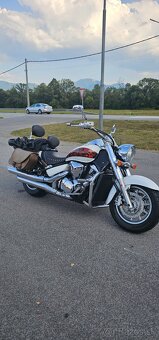 Suzuki Intruder - 3