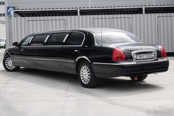 LINCOLN TOWN CAR LIMOUSINE - 3