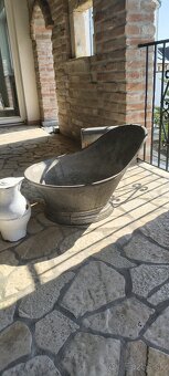 Starožitná kovová vaňa + valcha + keramický džbán – rustikál - 3