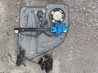 VW Golf 4 - sťahovačky okien - 3